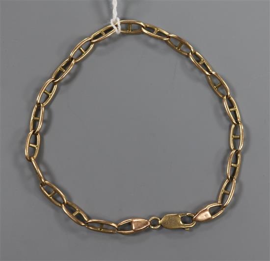 A 9ct yellow gold oval-link bracelet with trigger clasp, 10.8 grams.